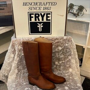 Frye Lindsay Plate Boots